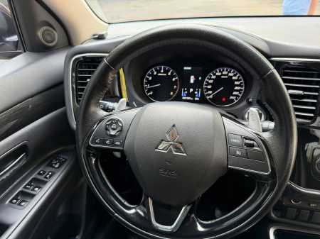 Mitsubishi Outlander 2.0CVT màu  Đỏ  sản xuất  2018 odo 57.000km xe cực hiếm1790566619338_8738664610871529058_g80116151425396539_8f765034594fc533a3b545caaa973de3