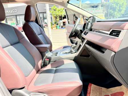 Mitsubishi Xpander Cross odo 11.000 kmz7970094869862_457fd6dad5f09c92e7cb57453d227d53